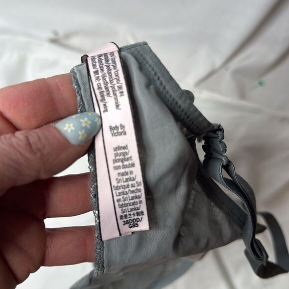 Victoria Secret Body By Victoria Underwire Unlined Plunge Grey Bra. Size 38DDD. - Picture 8 of 8